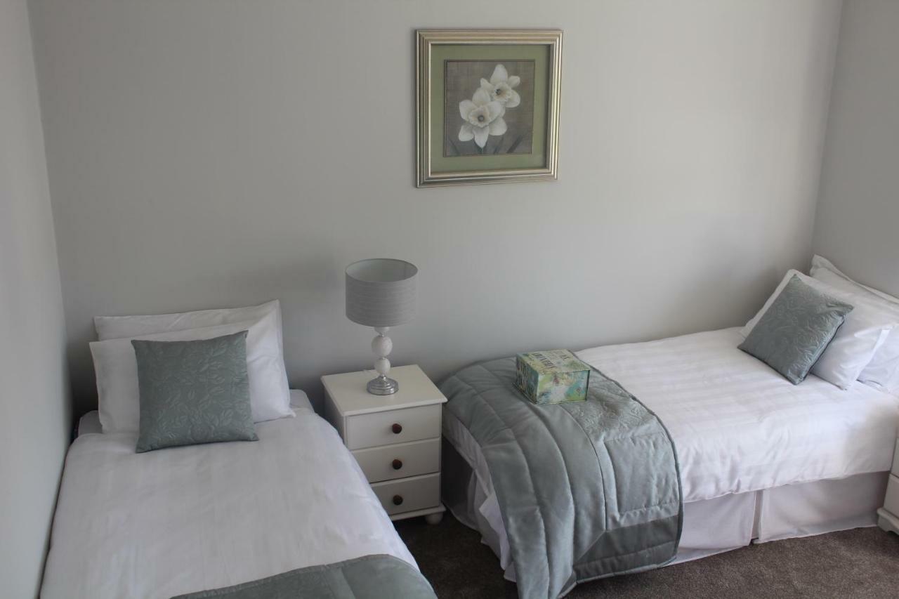 5 Mins Walk To Carrick - Sleeps 12 - Off Road Parking - Modern House Villa Dış mekan fotoğraf